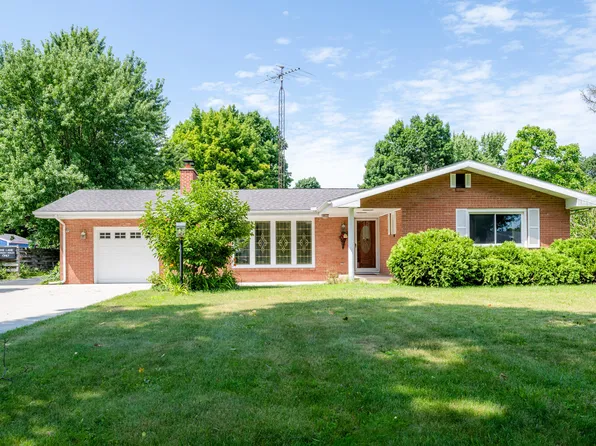 2395 Shoreham Dr, Saint Joseph, MI 49085