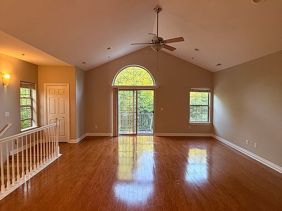 4th image of 48948 Amanda Ln