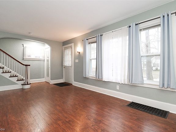 4th image of 134 Denison Ave