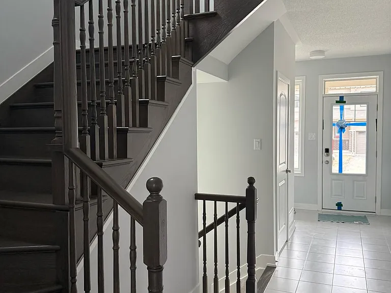 657 Bronze Copper Cres — Photo 2