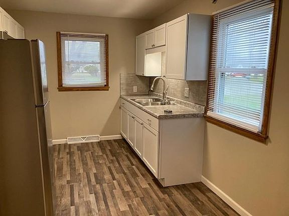 Updated Kitchen, New Cabinets, stainless steel appliances.