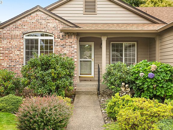 4th image of 158 NE Cory St