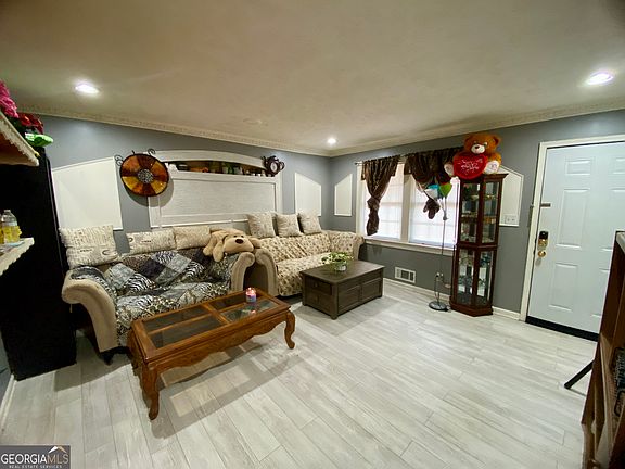 3rd image of 6907 Stephens Dr