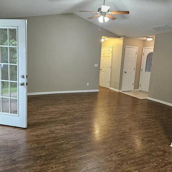 305 Dalton Ct — Photo 10