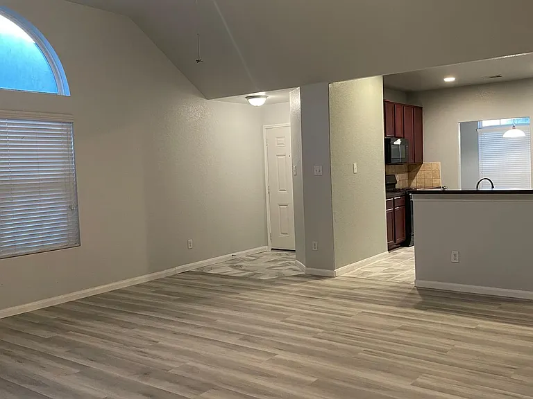 8127 Redbud Point Ln — Photo 11