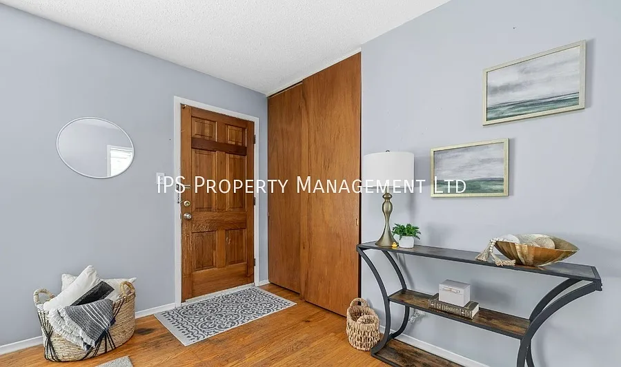 5 bed | 2 Bath - Beautiful Neighbourhood — Photo 3