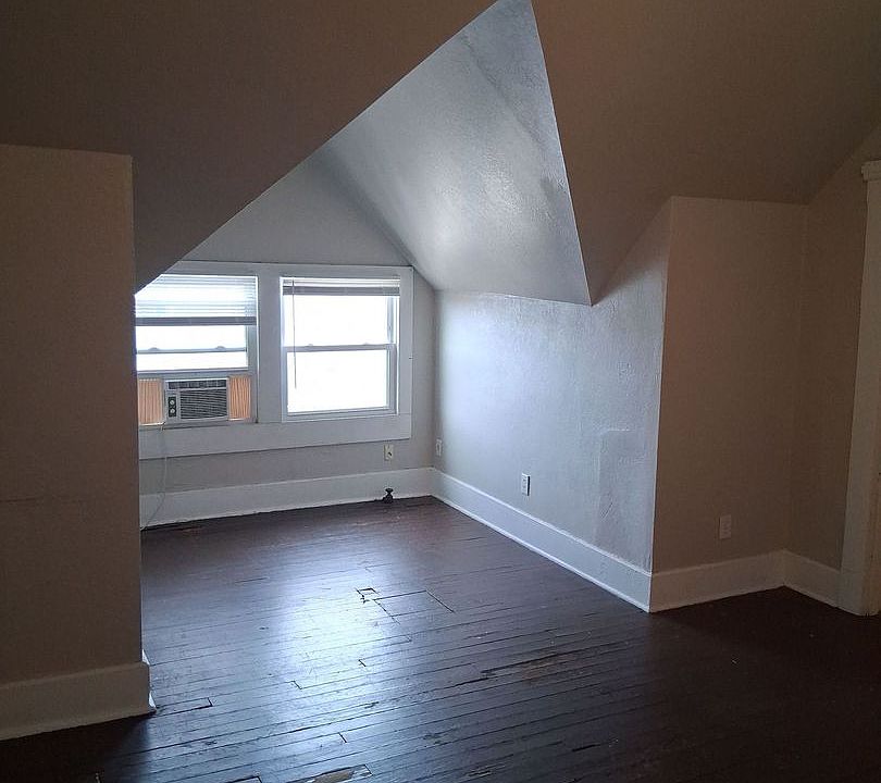 2nd image of 1221 Laurel Ave APT 9