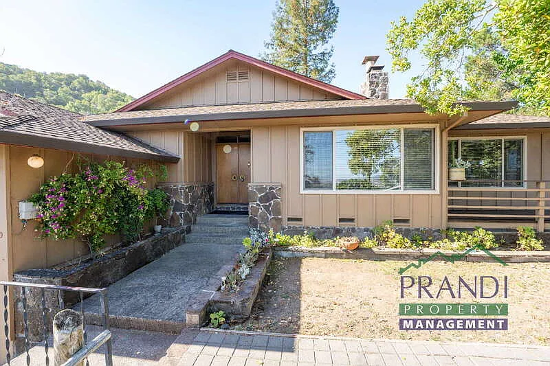 4 bed, 2.5 bath, 2274 sqft, $6,500 — Photo 1