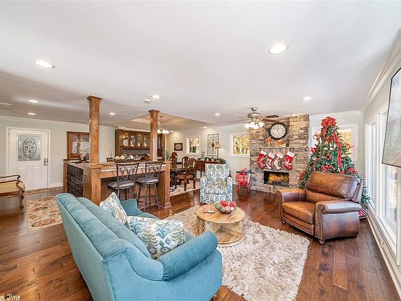 3rd image of 477 Kirschwood Dr