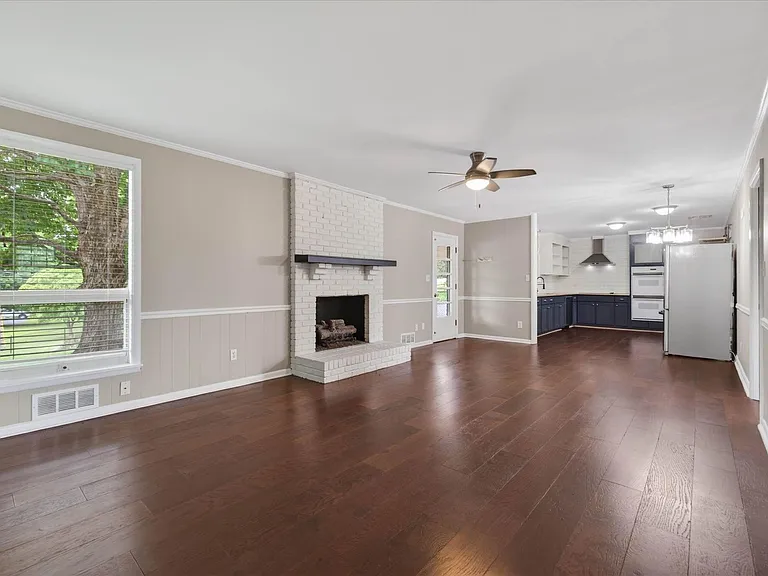 306 Locust Rd — Photo 17