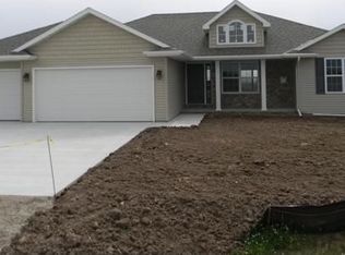 N6037 Highland Hills Dr, Sheboygan Falls, WI