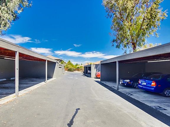 5th image of 487 S Meadowbrook Dr Unit 6
