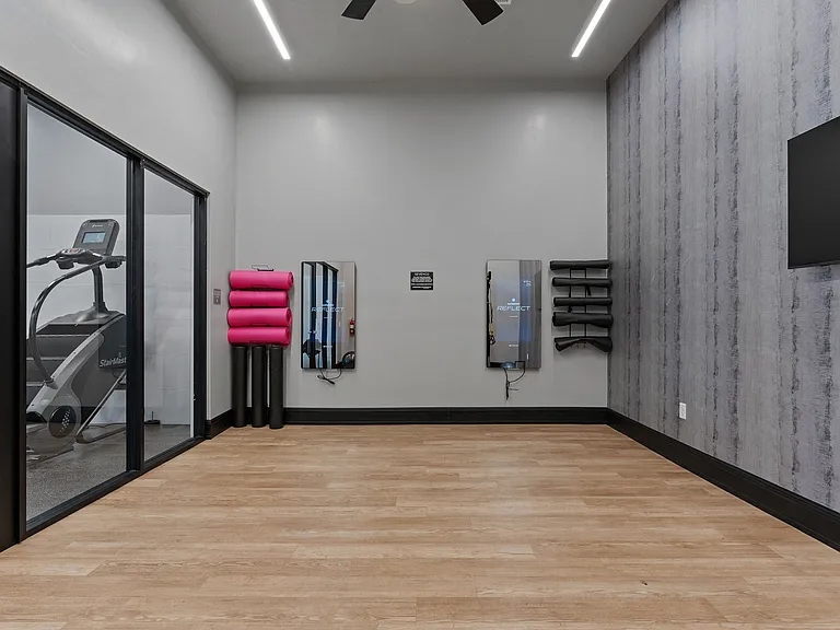 SevenO2 Main Apartments — Photo 40