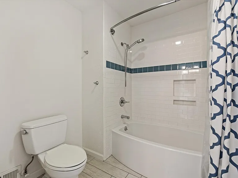 9 Heritage Ct — Photo 32