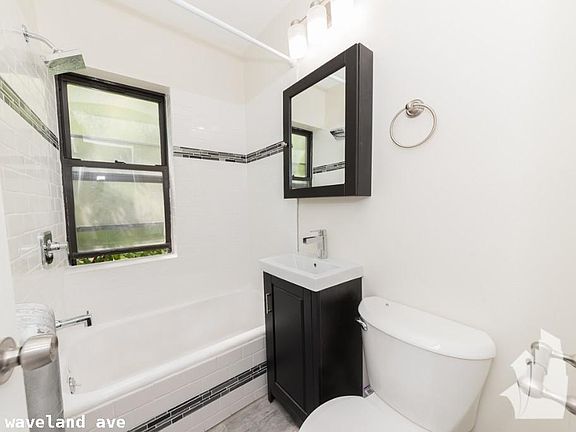 3rd image of 915 W Waveland Ave #613