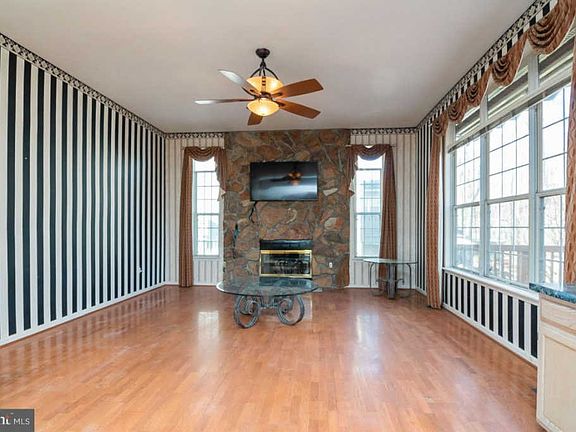 3rd image of 8904 Gladeside Dr