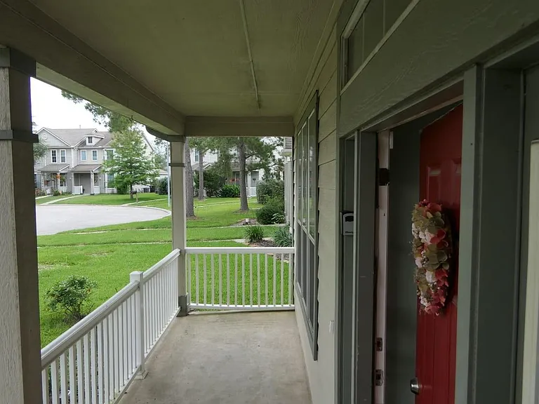 2114 Village Crossing Trl — Photo 3