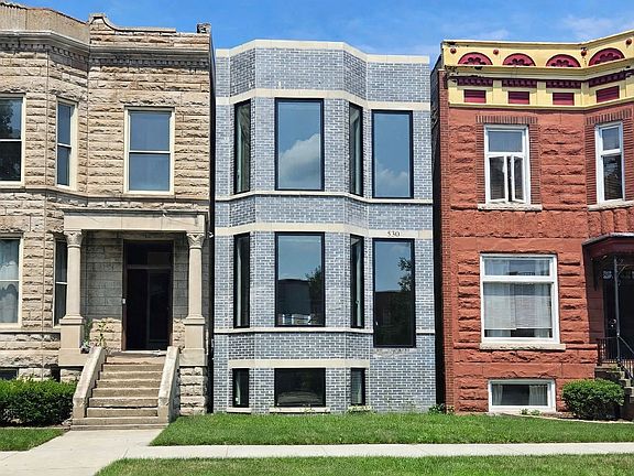 2nd image of 530 E 44th Pl