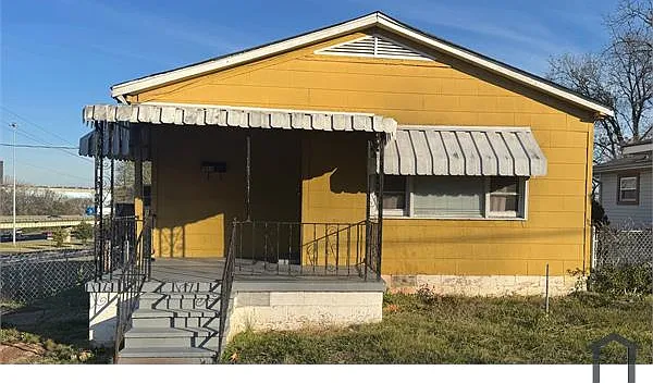 3 bed, 835 sqft, $1,050 — Photo 2