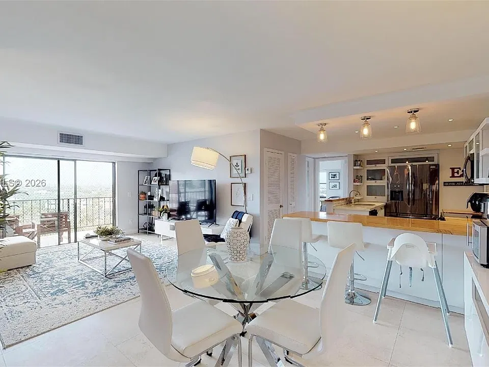 77 Crandon Blvd #8D