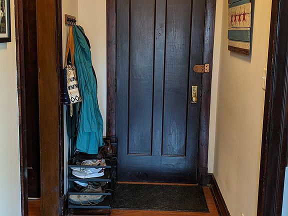 2nd image of 2110 W Montrose Ave