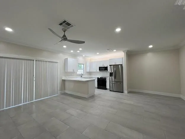 239 Leland Ln — Photo 5