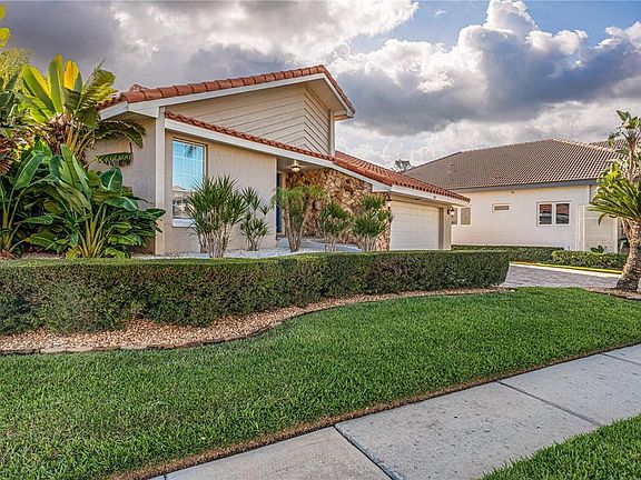 4th image of 930 Symphony Isles Blvd