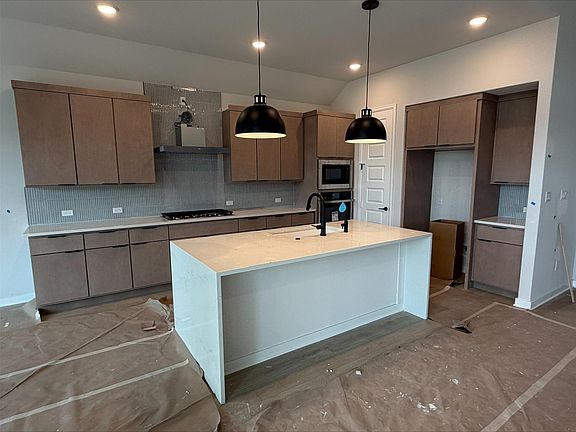 4th image of 326 Big Banyan Dr