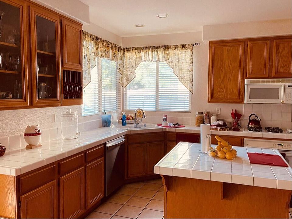 2nd image of 6527 Smoketree Cir