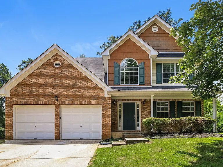 112 Garrison Ln — Photo 1