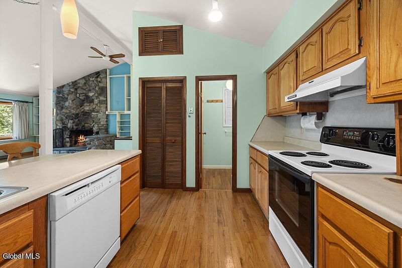 3rd image of 104 Lawson Road