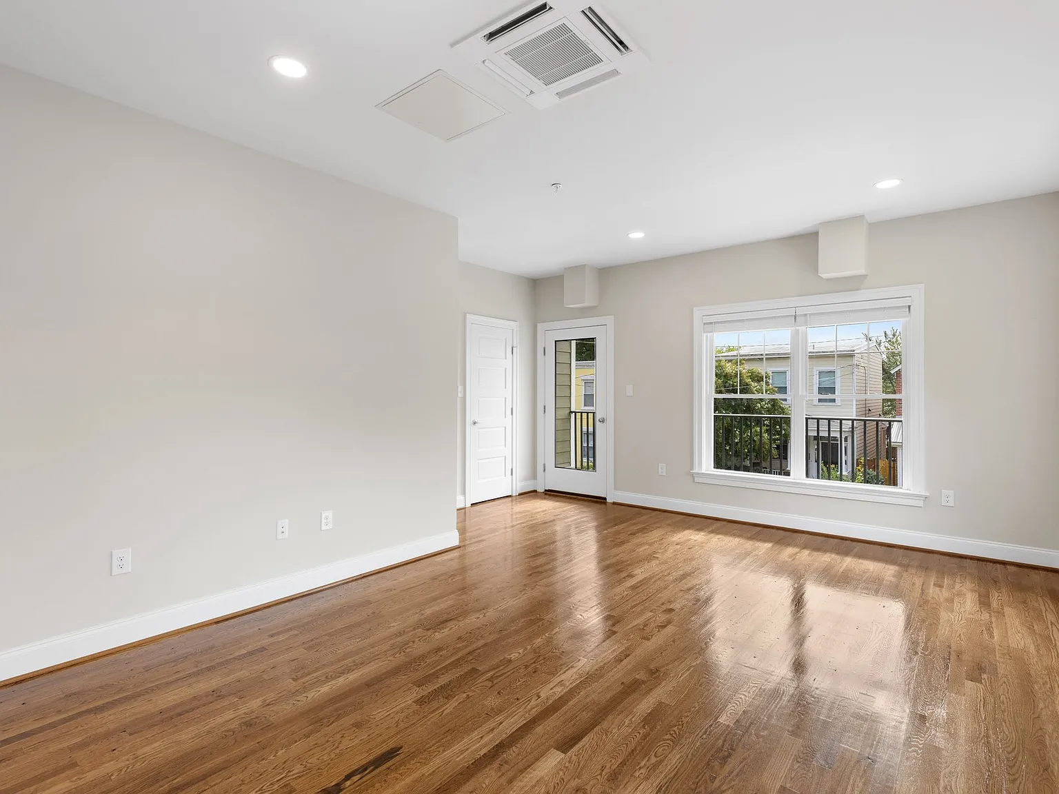 2 bed, 2.5 bath, 1350 sqft, $2,695 — Photo 4