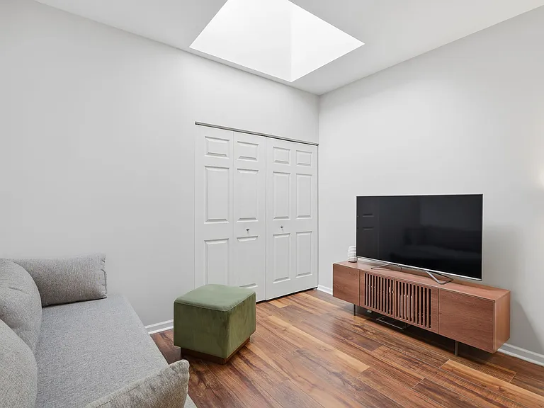 1350 W Fullerton Ave #511 — Photo 12