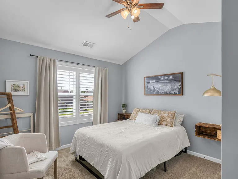 324 Frontier Cir — Photo 23