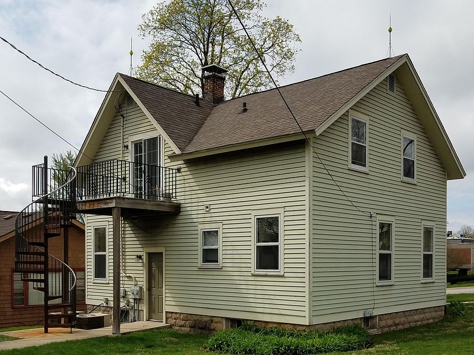 2nd image of 215 Walnut Ave #2