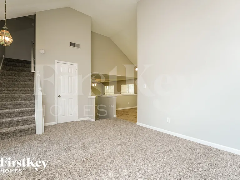 6388 Phillips Ct — Photo 2