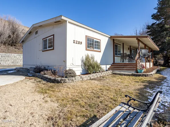 2209 Rest Haven Rd, Yakima, WA 98901