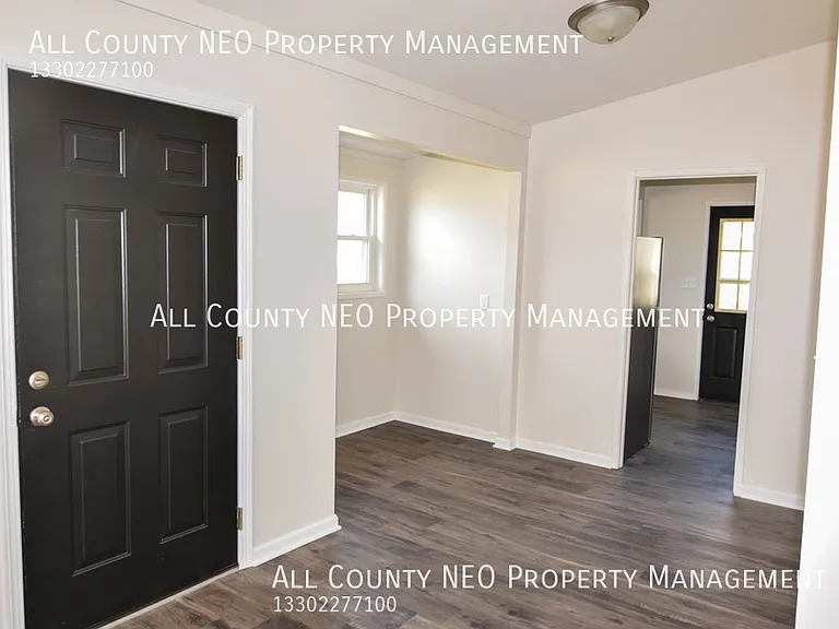 2470 Center Ave — Photo 3