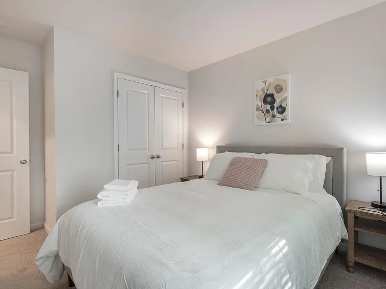 1140 Eastway Dr — Photo 24