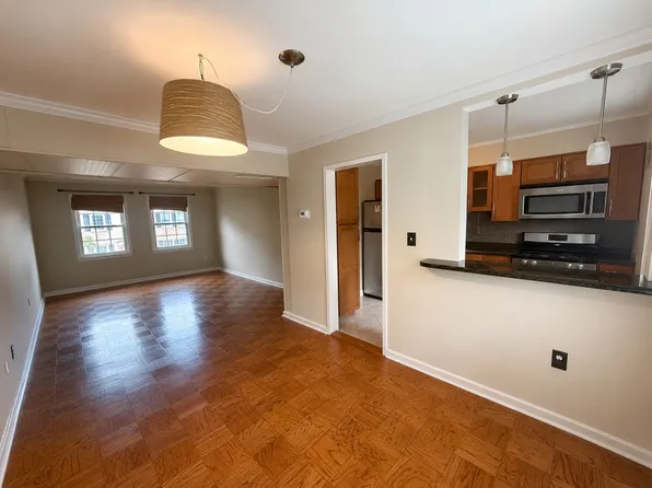 6622 Boulevard Vw APT B2, Alexandria, VA 22307