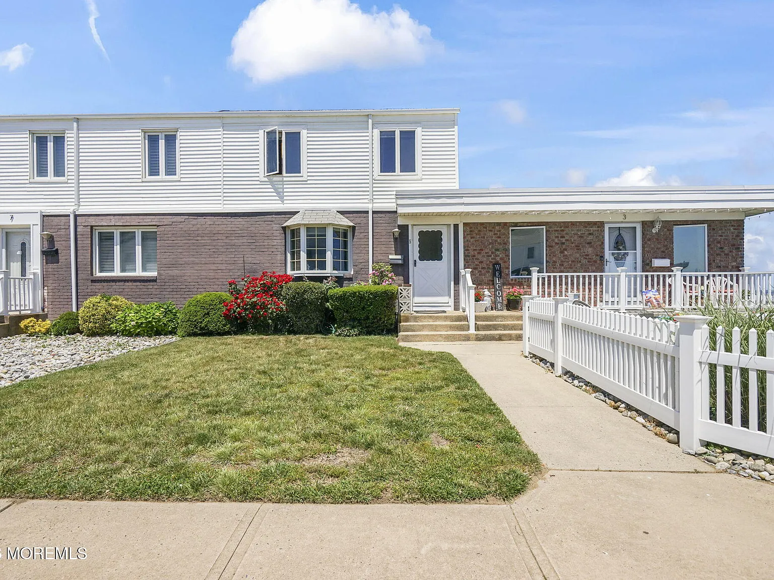 3 bed, 1200 sqft, $2,450 — Photo 2