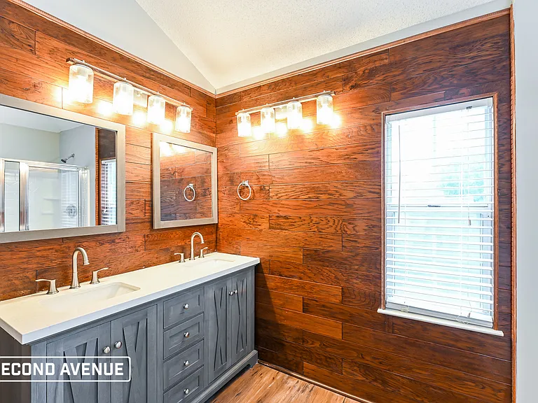 2411 Windridge Dr NE — Photo 10