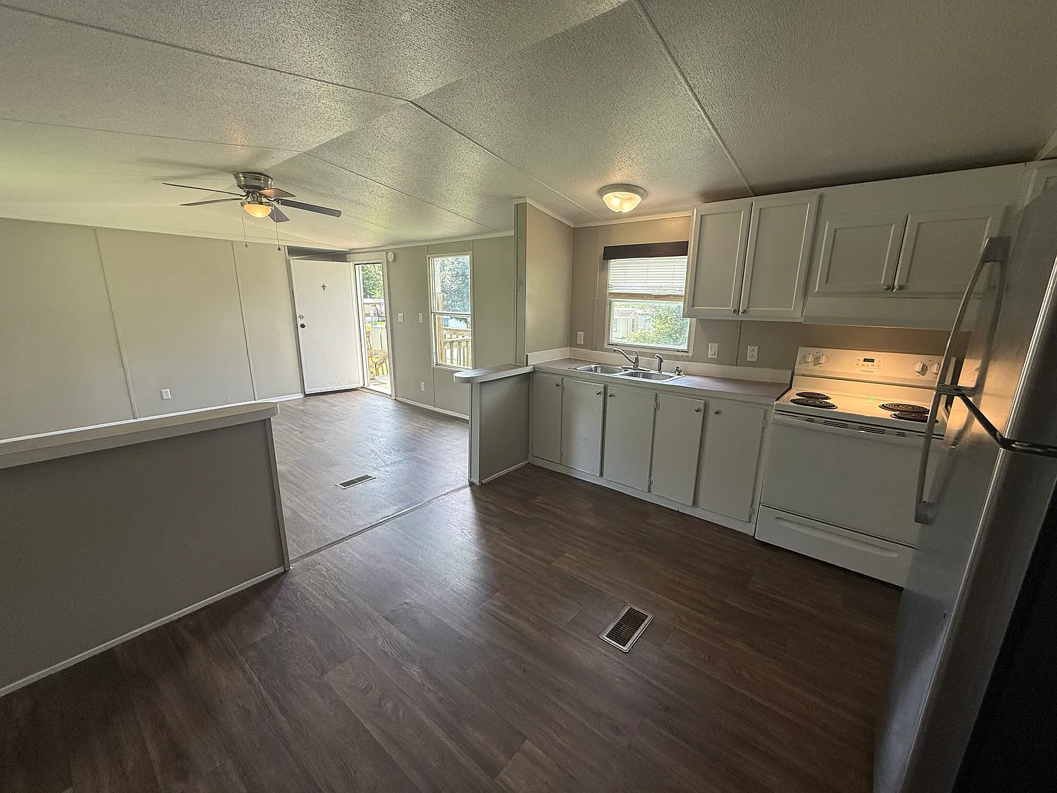 3 bed, $950 — Photo 4