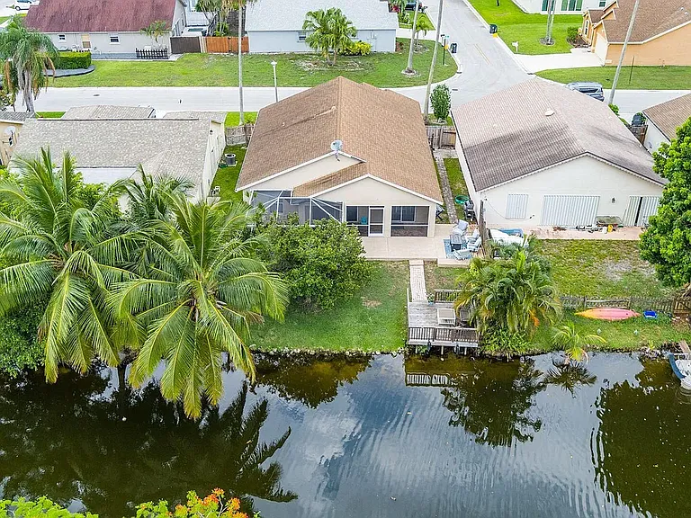 1304 Waterway Cove Dr — Photo 24