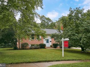 7633 Long Pine Dr, Springfield, VA 22151