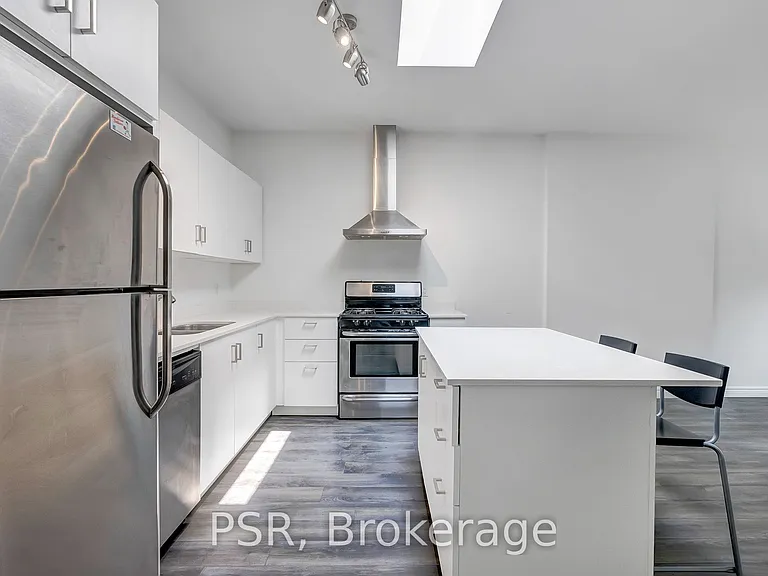 464 College St #3 — Photo 10