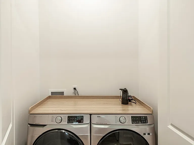 washer/dryer in unit