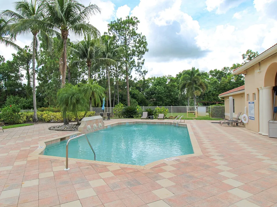 8215 Ibis Club Dr #102
