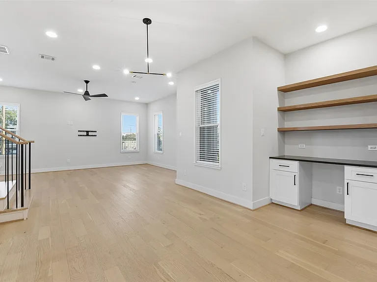 2204 Lou Ellen Ln — Photo 15