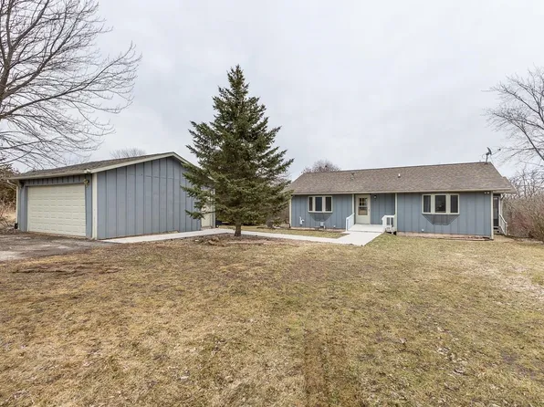 1151 N Clark Ln, Galena, IL 61036